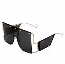 Load image into Gallery viewer, Oversized RiRi sunglasses
