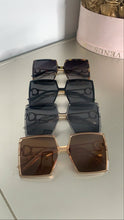 Load image into Gallery viewer, Posh Sunglasses
